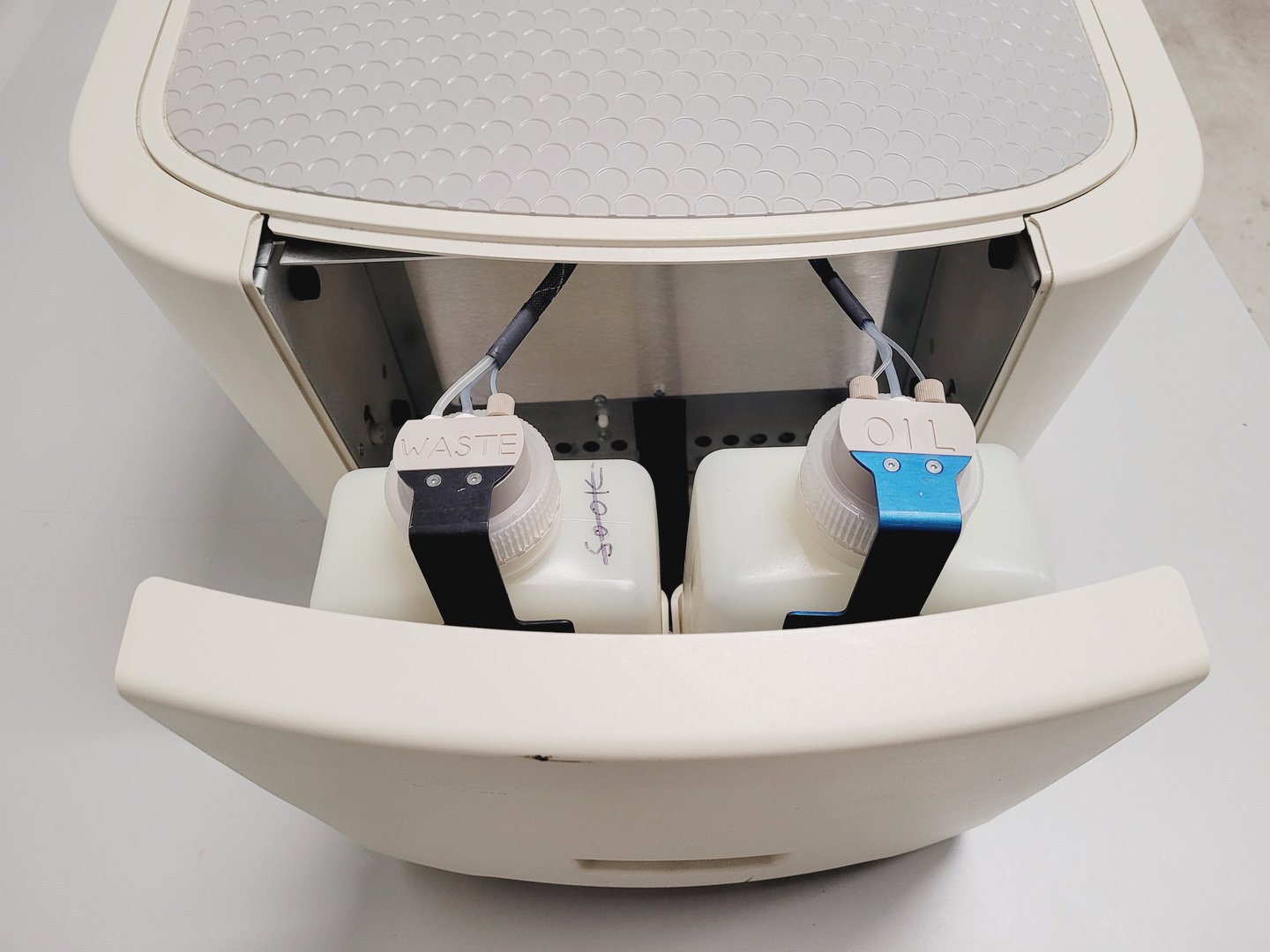 Image of Bio-Rad QX100 Droplet Reader Lab