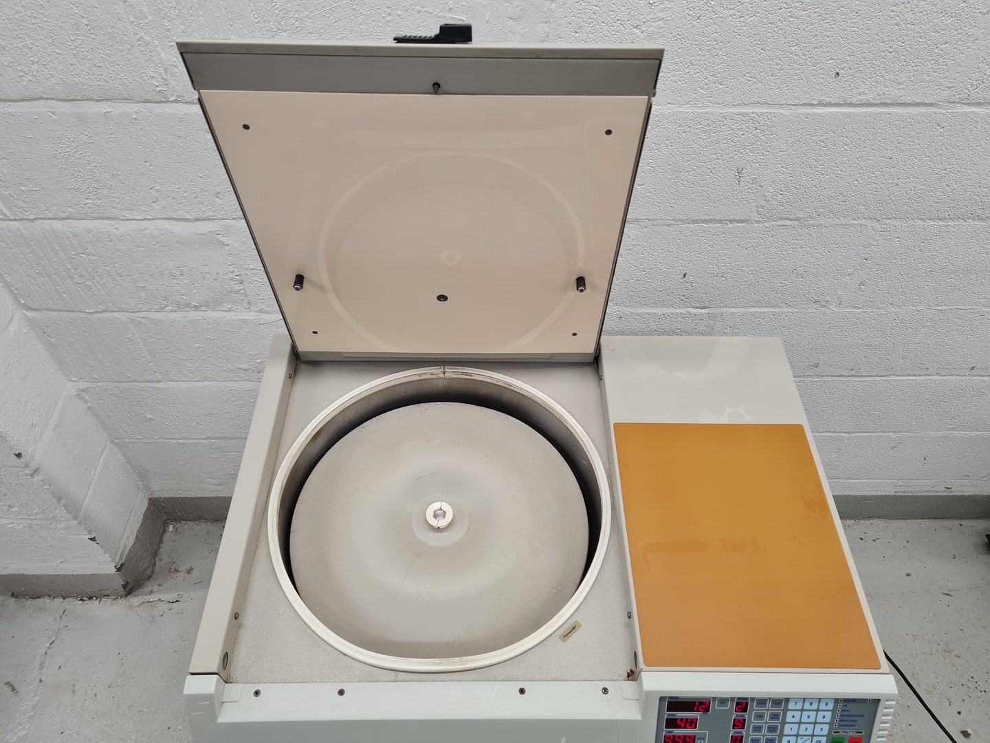 Image of MSE Mistral 3000i Benchtop Centrifuge w/ Windshield Rotor Lab