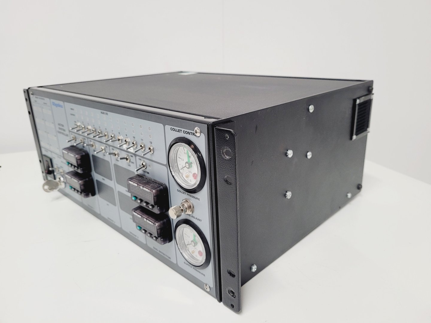 Image of Rigaku Integrated Actor Controller Automated Crystal Transfer System