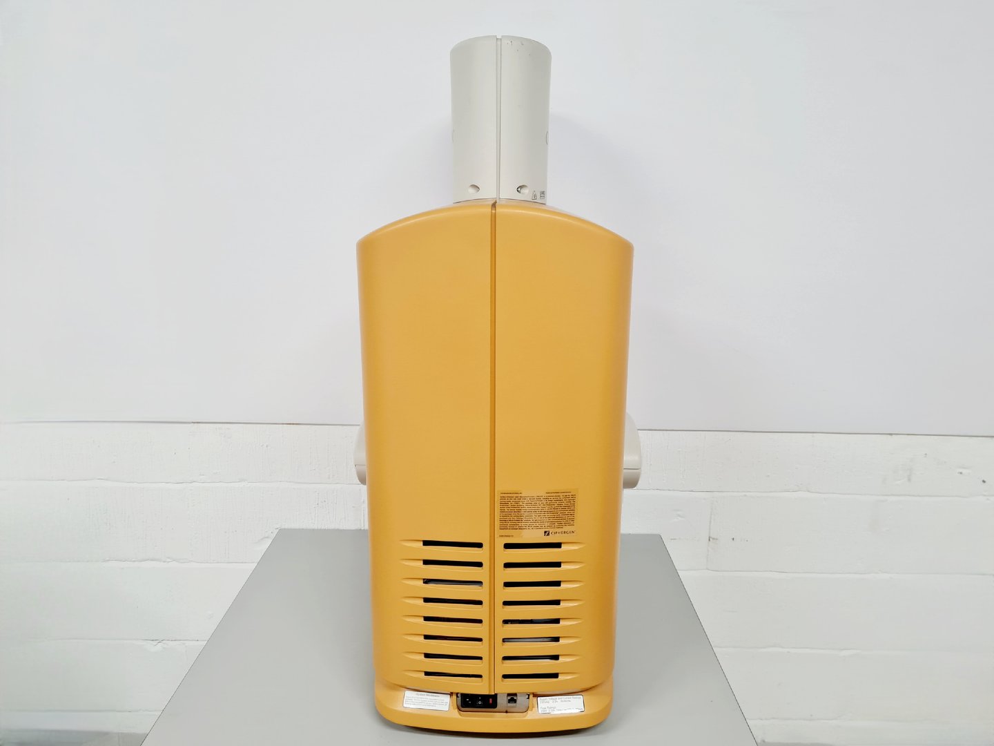 Image of Ciphergen ProteinChip System Series 4000 Lab