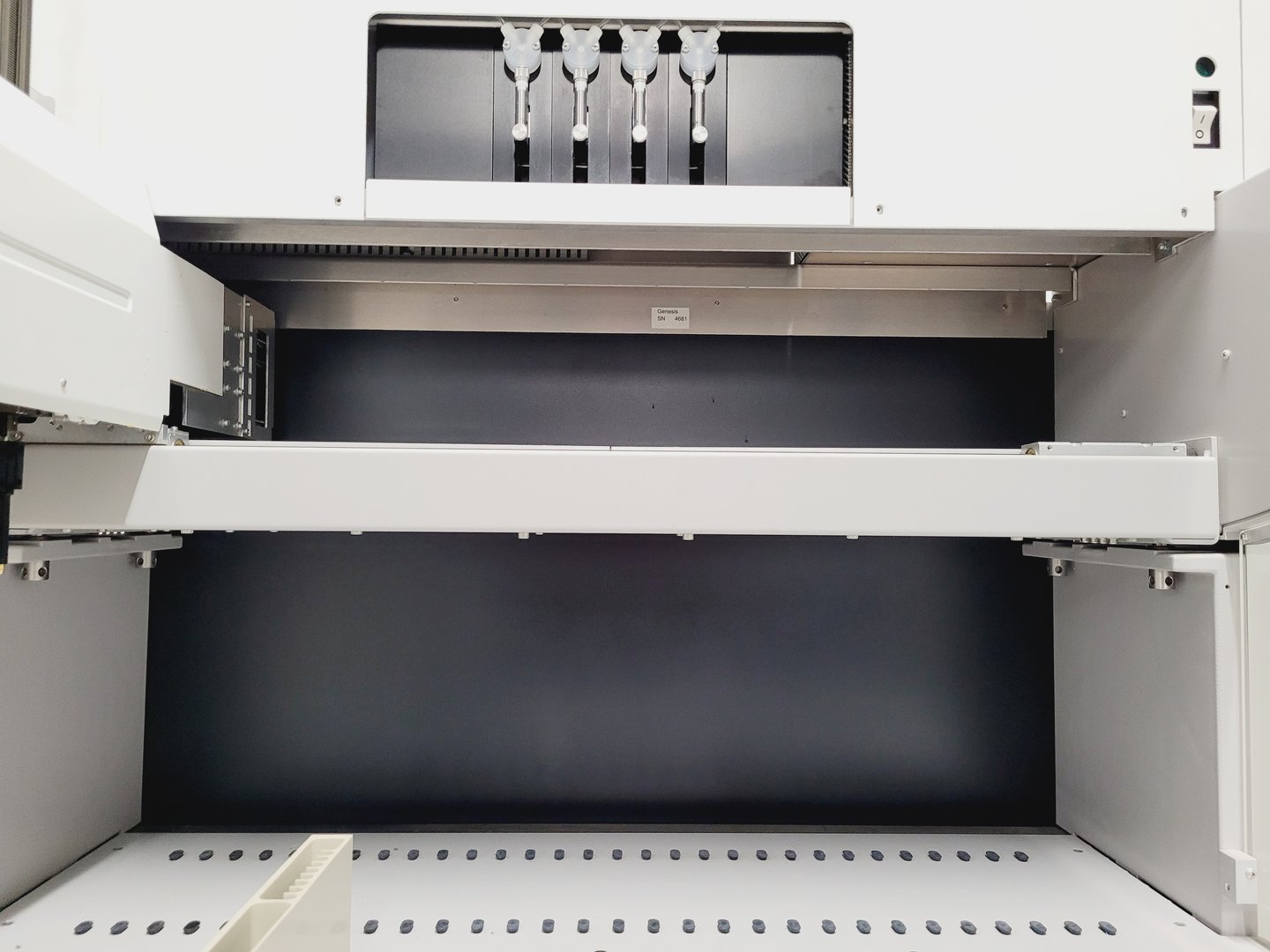 Image of Tecan Genesis RSP 100/4 Genesis Liquid Handling System w/ 2200 x 1000ul Tips Lab