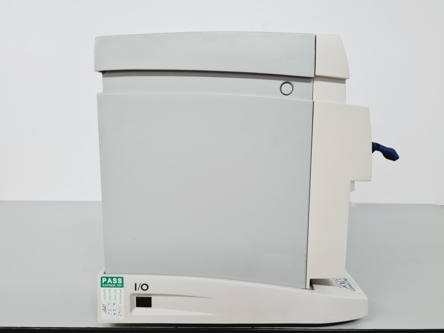 Image of Affymetrix GeneChip Scanner 3000 System with Affymetrix Fluidics Station 400 Lab