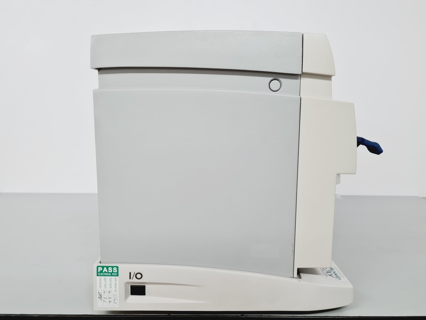 Image of Affymetrix GeneChip Scanner 3000 System with Affymetrix Fluidics Station 450 Lab
