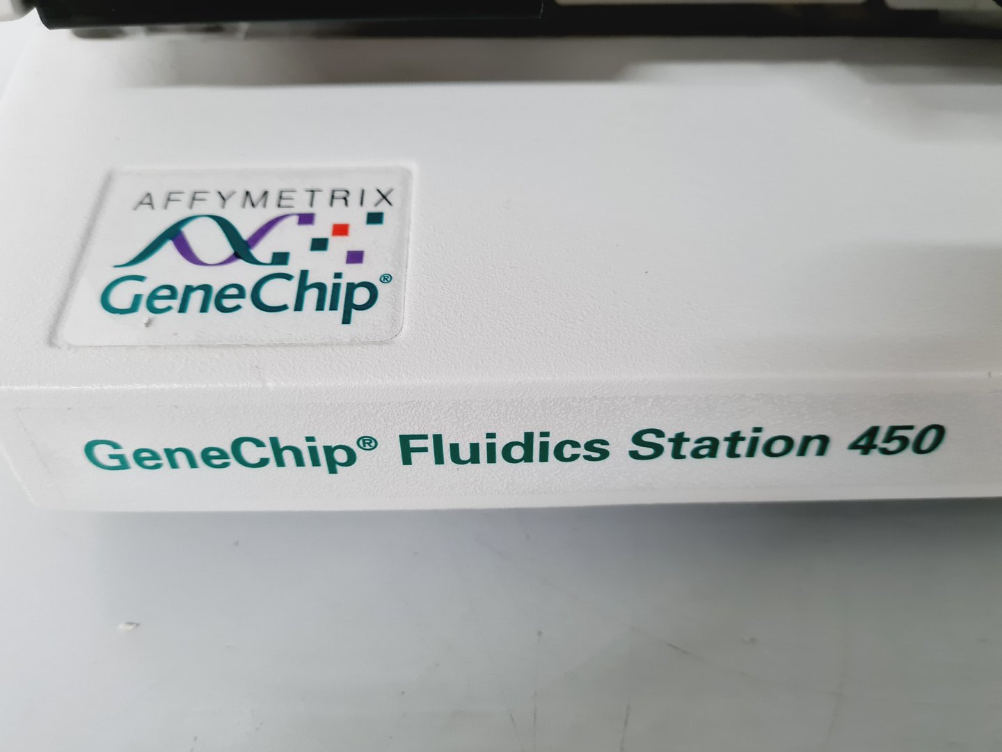 Image of Affymetrix GeneChip Scanner 3000 System with Affymetrix Fluidics Station 450 Lab
