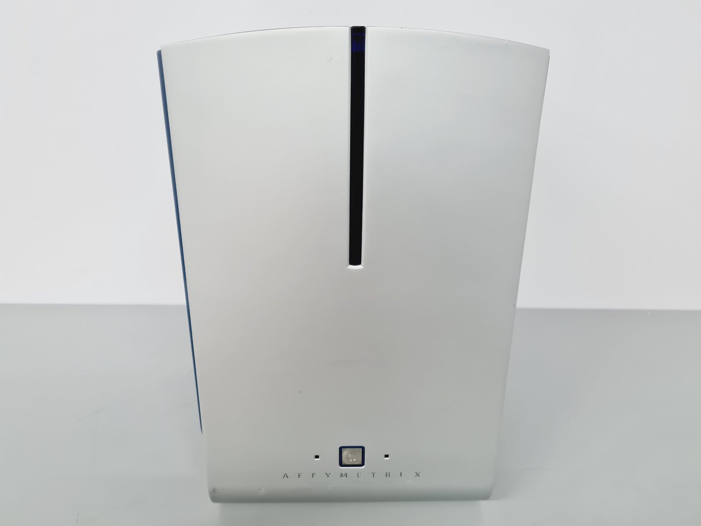 Image of Affymetrix GeneChip Scanner 3000 System with Affymetrix Fluidics Station 450 Lab