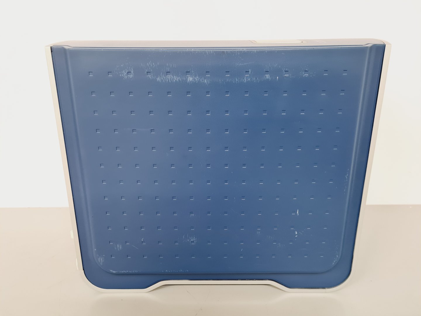 Image of Affymetrix GeneChip Scanner 3000 System with Affymetrix Fluidics Station 450 Lab