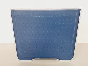 Thumbnail image of Affymetrix GeneChip Scanner 3000 System with Affymetrix Fluidics Station 450 Lab