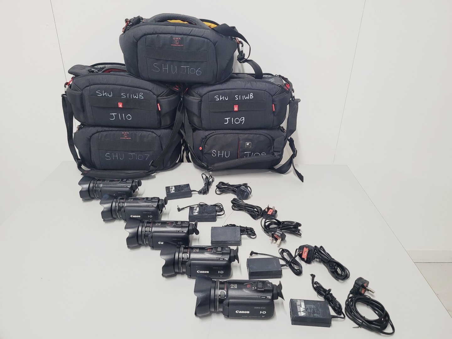 Image of  Lot of 5 Canon Legria HF G25 HD Camcorders + Power Adapter Chargers, Carry Bag