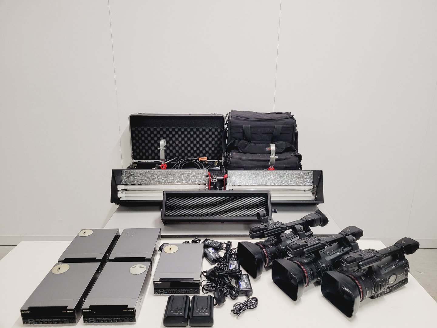 Image of Job Lot of AV Equipment 3 x Canon Camcorders 5 x Sony HDV Recorders 4 x Lights