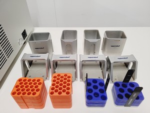 Thumbnail image of Eppendorf 5810R Refrigerated Benchtop Centrifuge with Rotor and Buckets