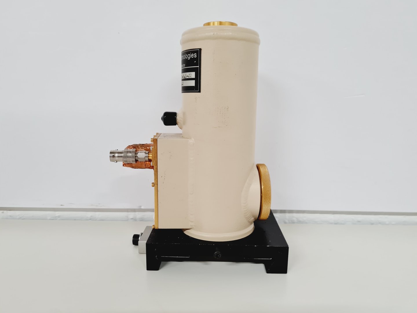 Image of Mutek Infrared Laser System - TLS 150, 0LS150,  KMPV50-0.5-J2 Lab