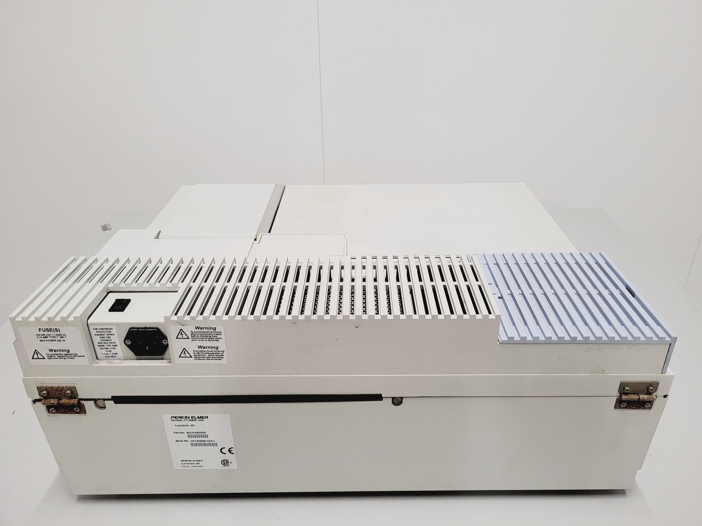 Image of Perkin Elmer UV/VIS Lambda 40 Spectrometer Lab