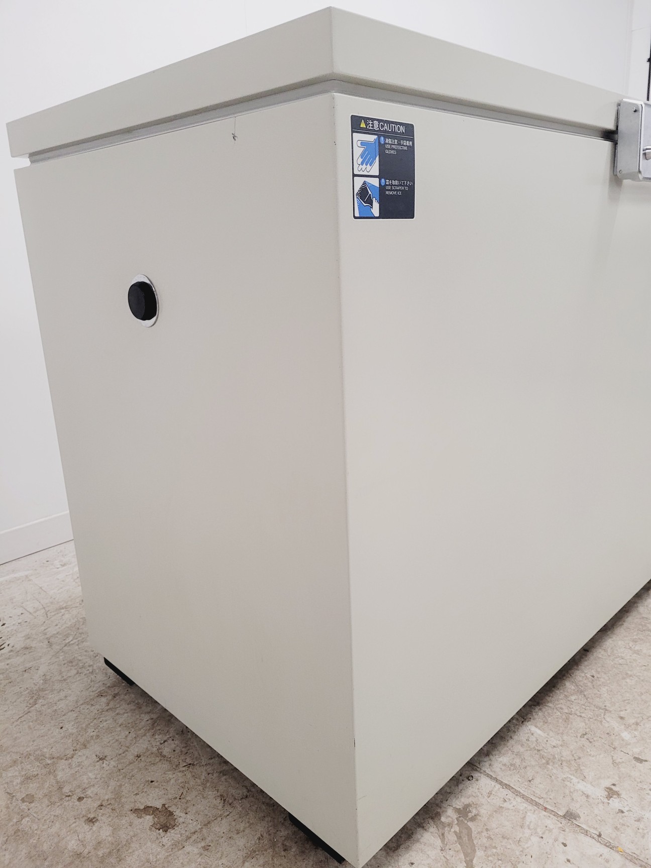 Image of Sanyo MDF-593 Ultra Low Temperature Chest Freezer ULT 487 Litres Lab