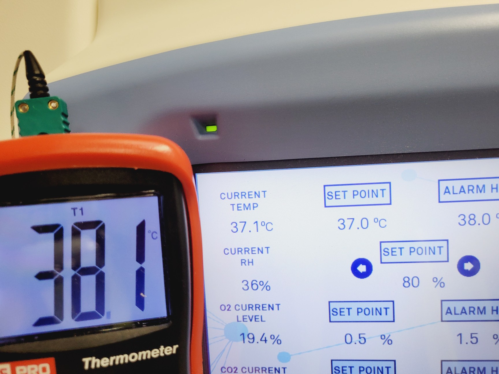 Image of Baker Ruskinn Invivo2 i500 Hypoxia Glovebox Workstation on Trolley Lab