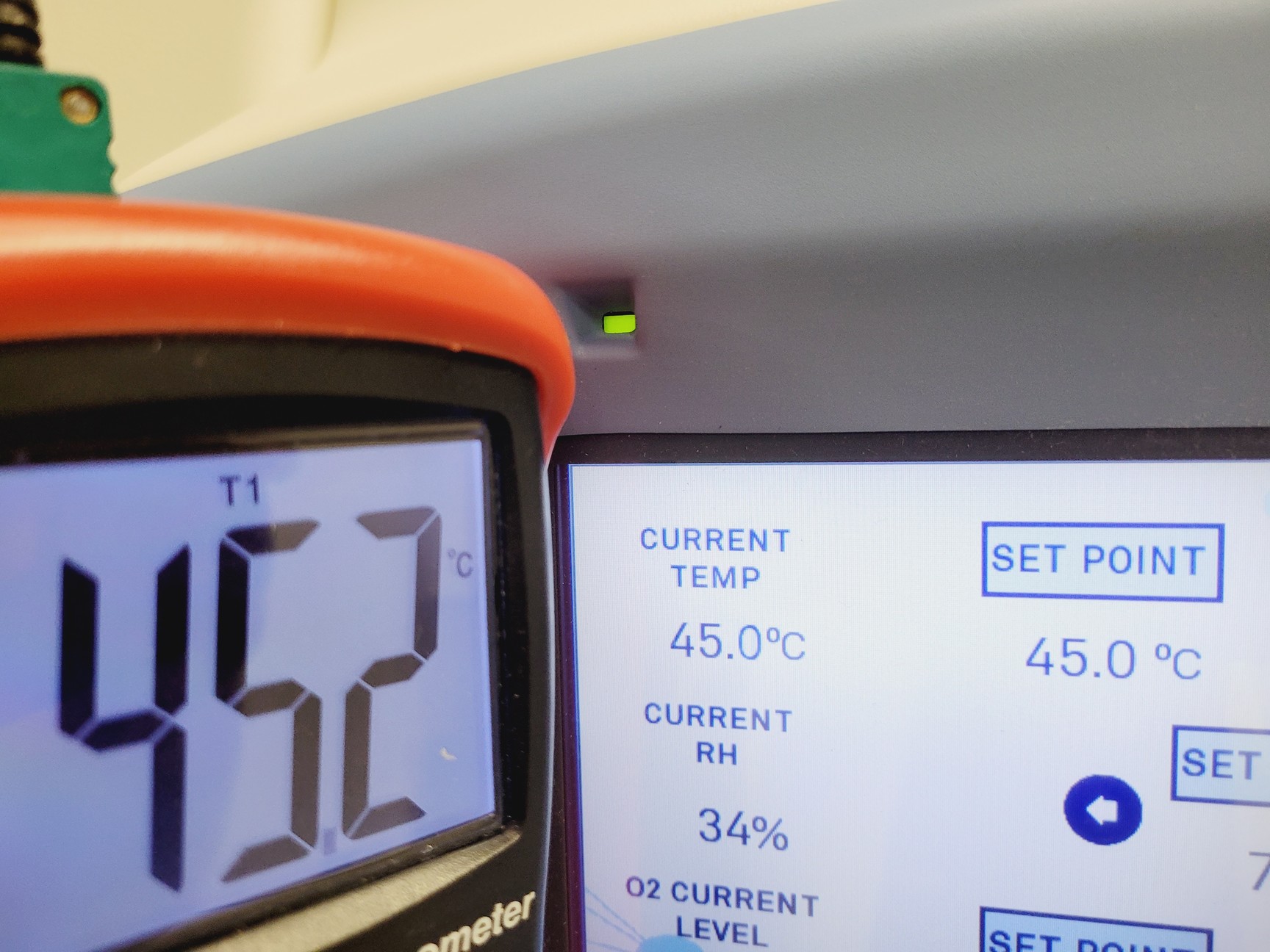 Image of Baker Ruskinn Invivo2 i500 Hypoxia Glovebox Workstation on Trolley Lab