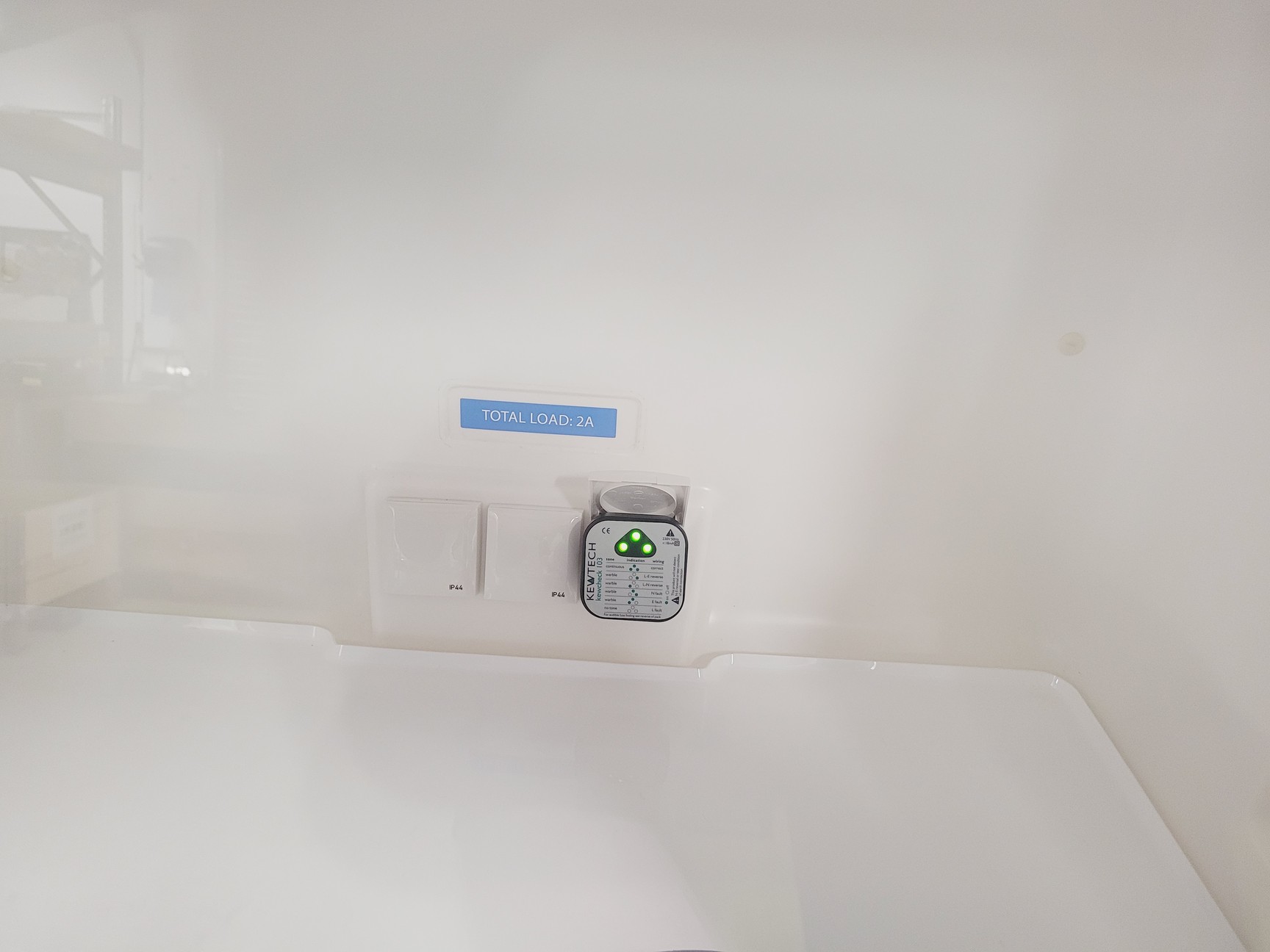 Image of Baker Ruskinn Invivo2 i500 Hypoxia Glovebox Workstation on Trolley Lab