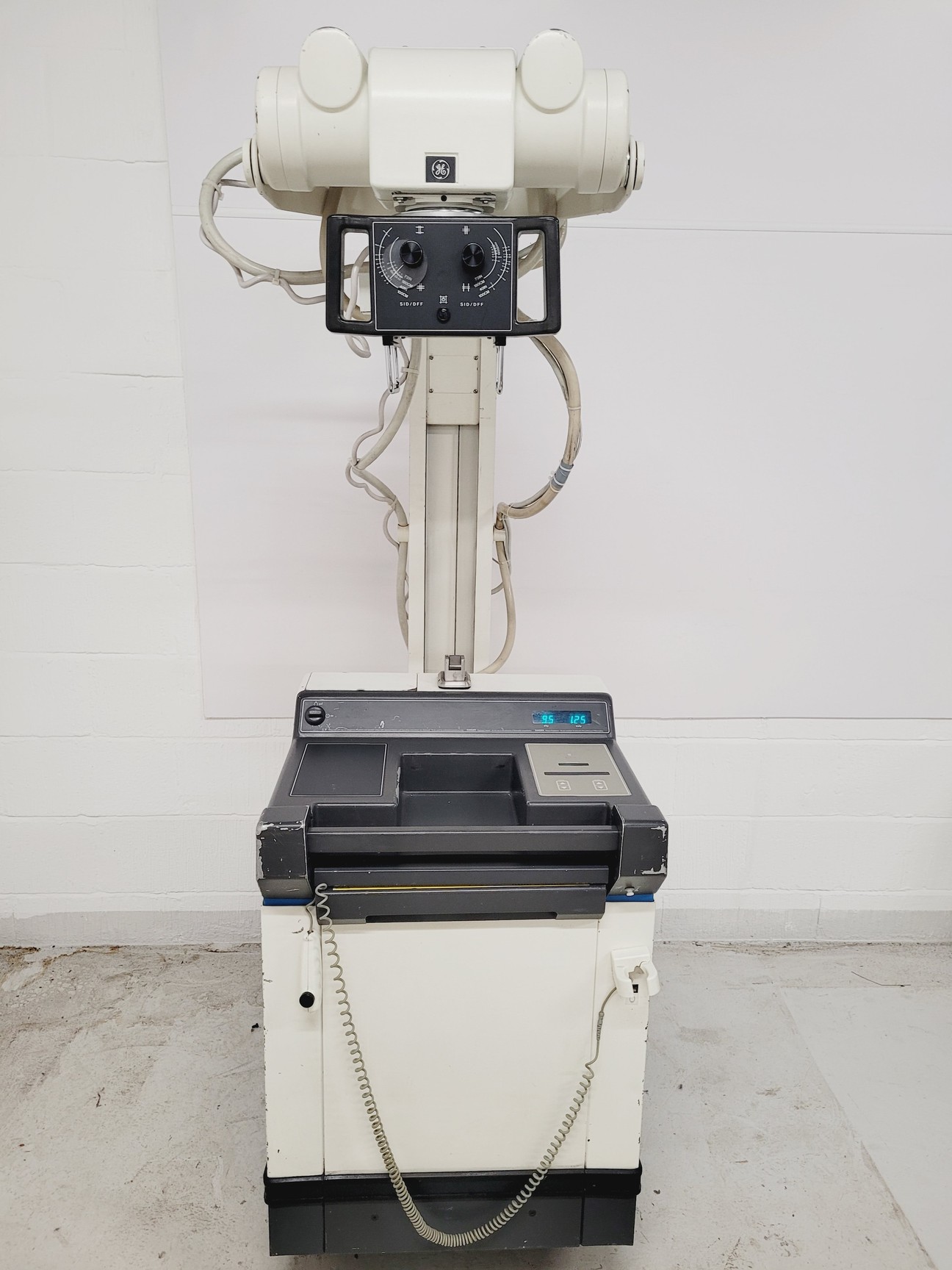 GE AMX-4 Portable X-Ray Machine