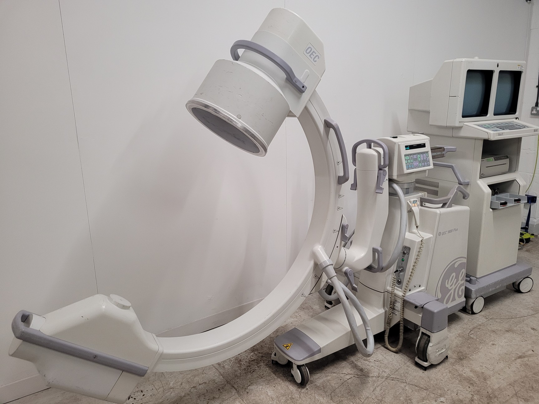 Image of GE OEC 9800 Plus C-arm X-ray Unit with 1K x 1K Imaging System Lab
