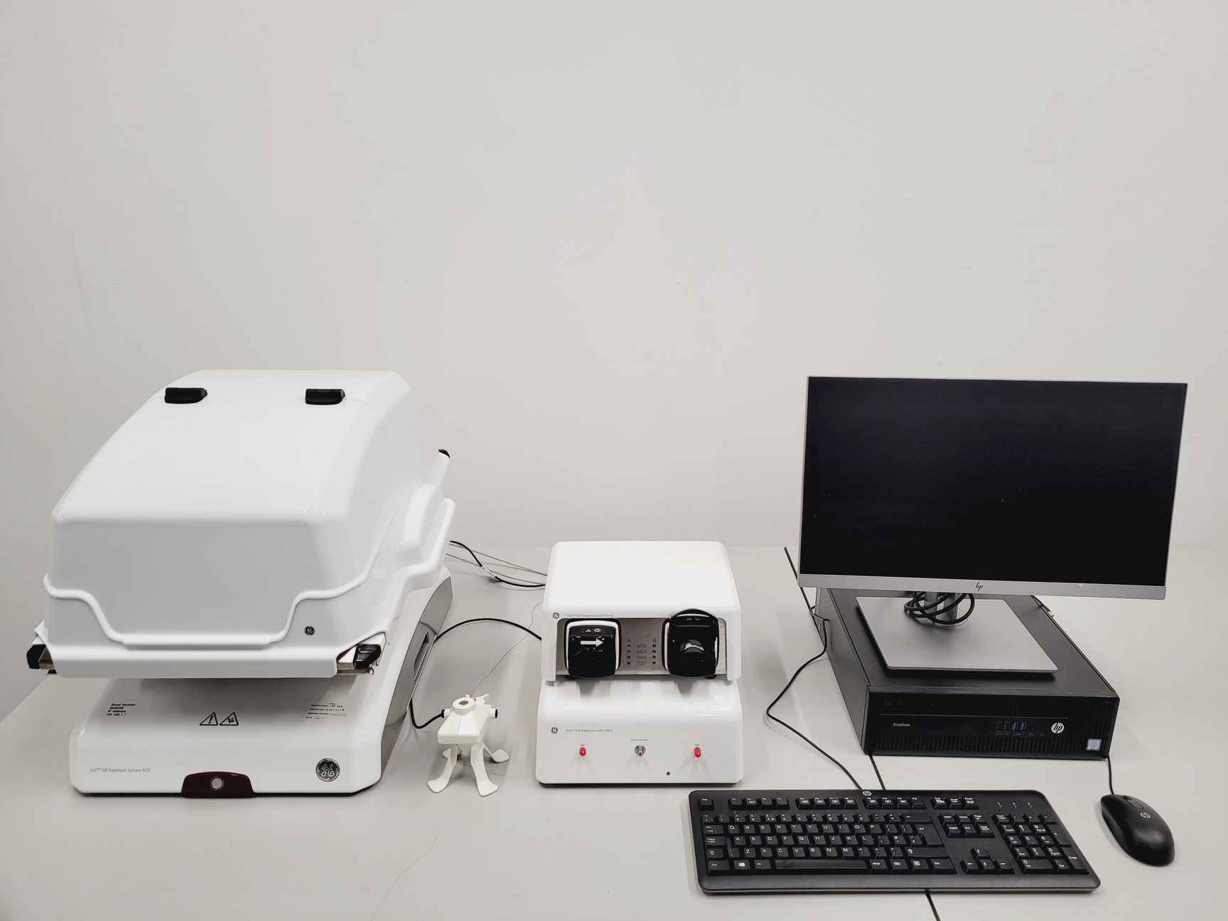 Image of GE Healthcare / Cytiva Xuri Cell Expansion System W25 Lab