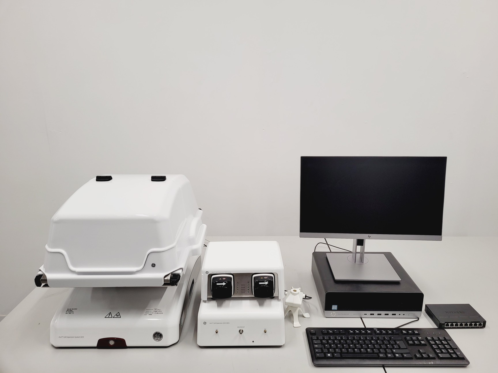 Image of GE Healthcare / Cytiva Model Xuri Cell Expansion System W25 Lab