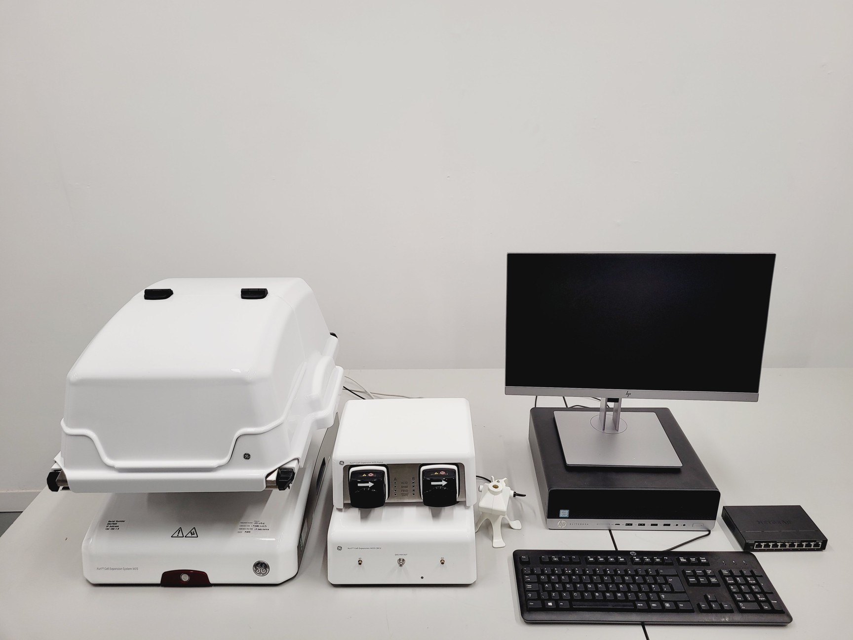 Image of GE Healthcare / Cytiva Model Xuri Cell Expansion System W25 Lab