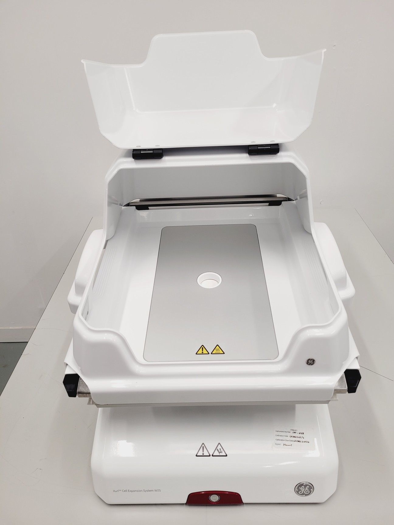 Image of GE Healthcare / Cytiva Xuri Cell Expansion System Model W25 Lab