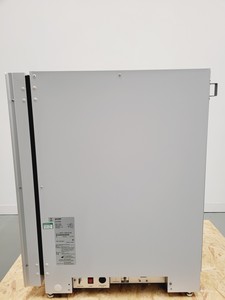 Thumbnail image of PHCBI CO2 Incubator Model MCO-170AICD-PE With Tray and Shelves Lab