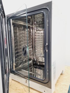 Thumbnail image of PHCBI CO2 Incubator Model MCO-170AICD-PE With Tray and Shelves Lab