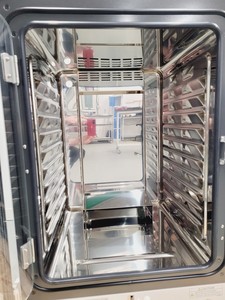 Thumbnail image of PHCBI CO2 Incubator Model MCO-170AICD-PE With Tray and Shelves Lab