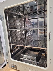 Thumbnail image of PHCBI CO2 Incubator Model MCO-170AICD-PE With Shelving And Tray Lab