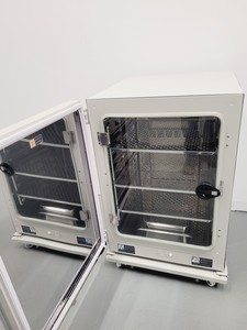 Thumbnail image of PHCBI CO2 Incubator Model Type MCO-170AICD-PE With Shelving And Tray Lab