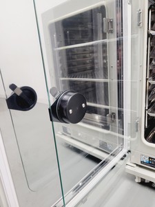 Thumbnail image of PHCBI CO2 Incubator Model Type MCO-170AICD-PE With Shelving And Tray Lab