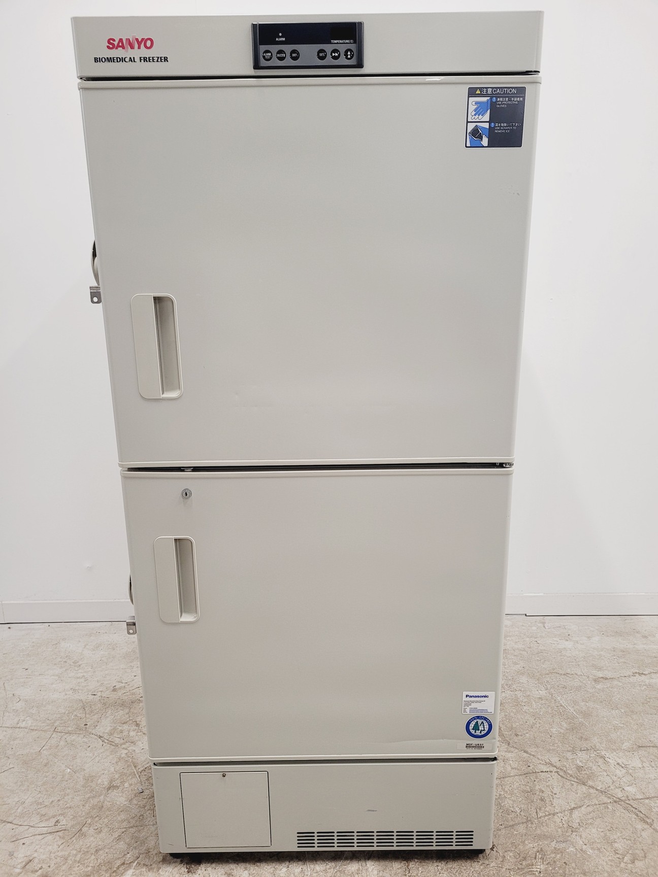 Image of Sanyo Biomedical Freezer Model MDF-U537 with Full Drawer Storage Lab