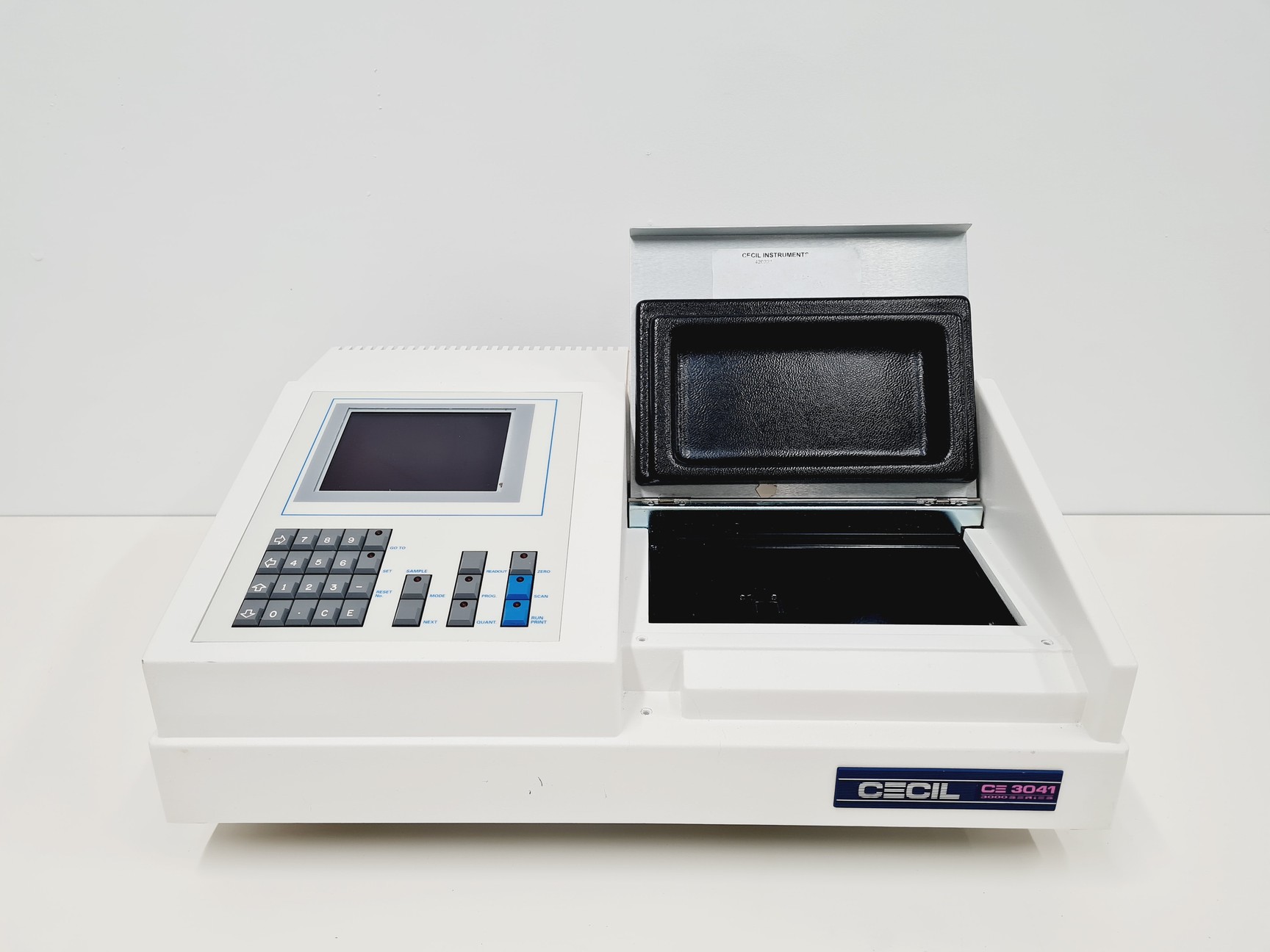 Image of Cecil CE 3041 3000 Series UV/VIS Spectrophotometer Lab