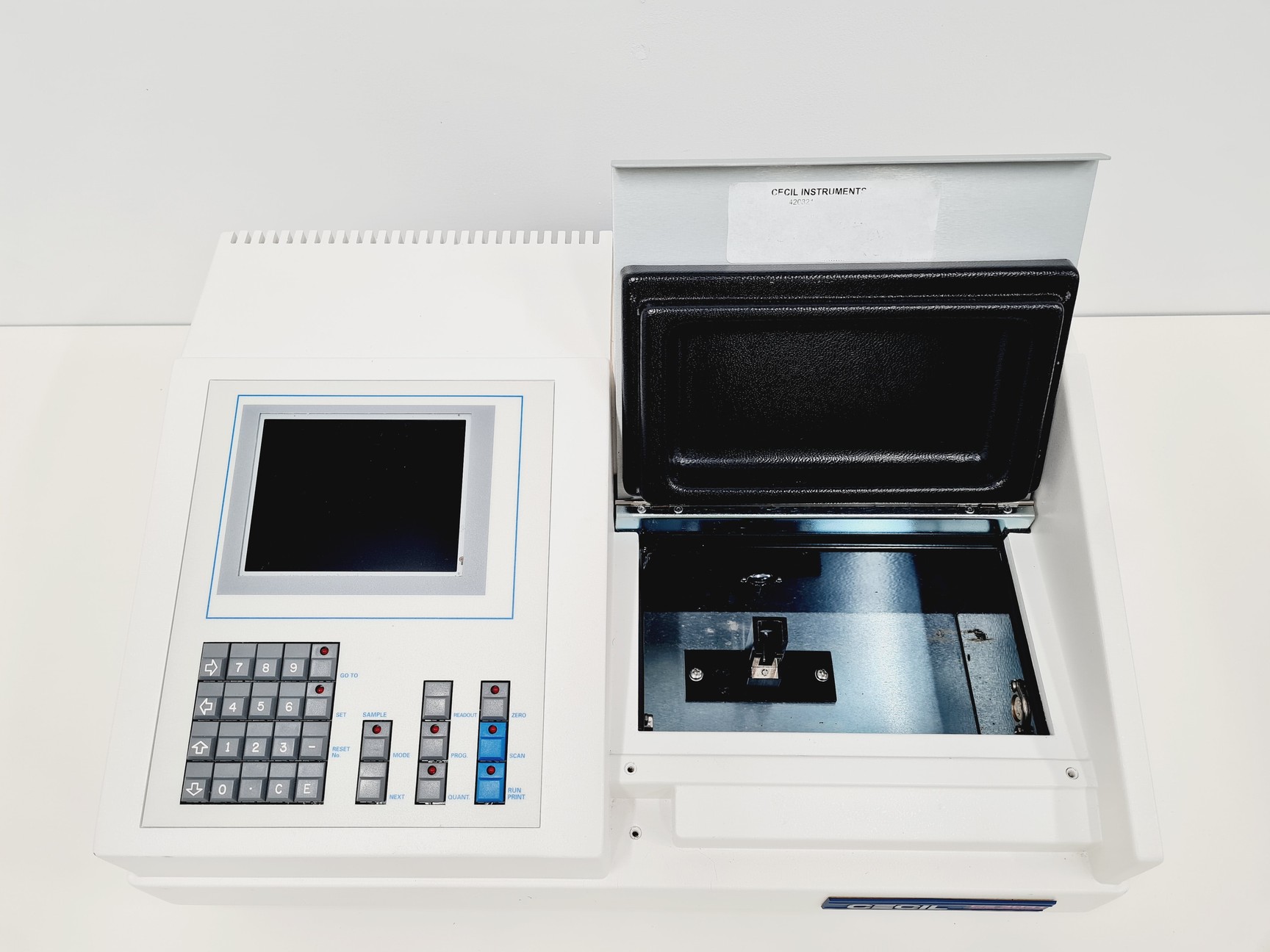 Image of Cecil CE 3041 3000 Series UV/VIS Spectrophotometer Lab