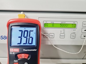 Thumbnail image of Eppendorf Refrigerated Centrifuge 5804 R w/ Eppendorf A-4-44 Rotor Lab