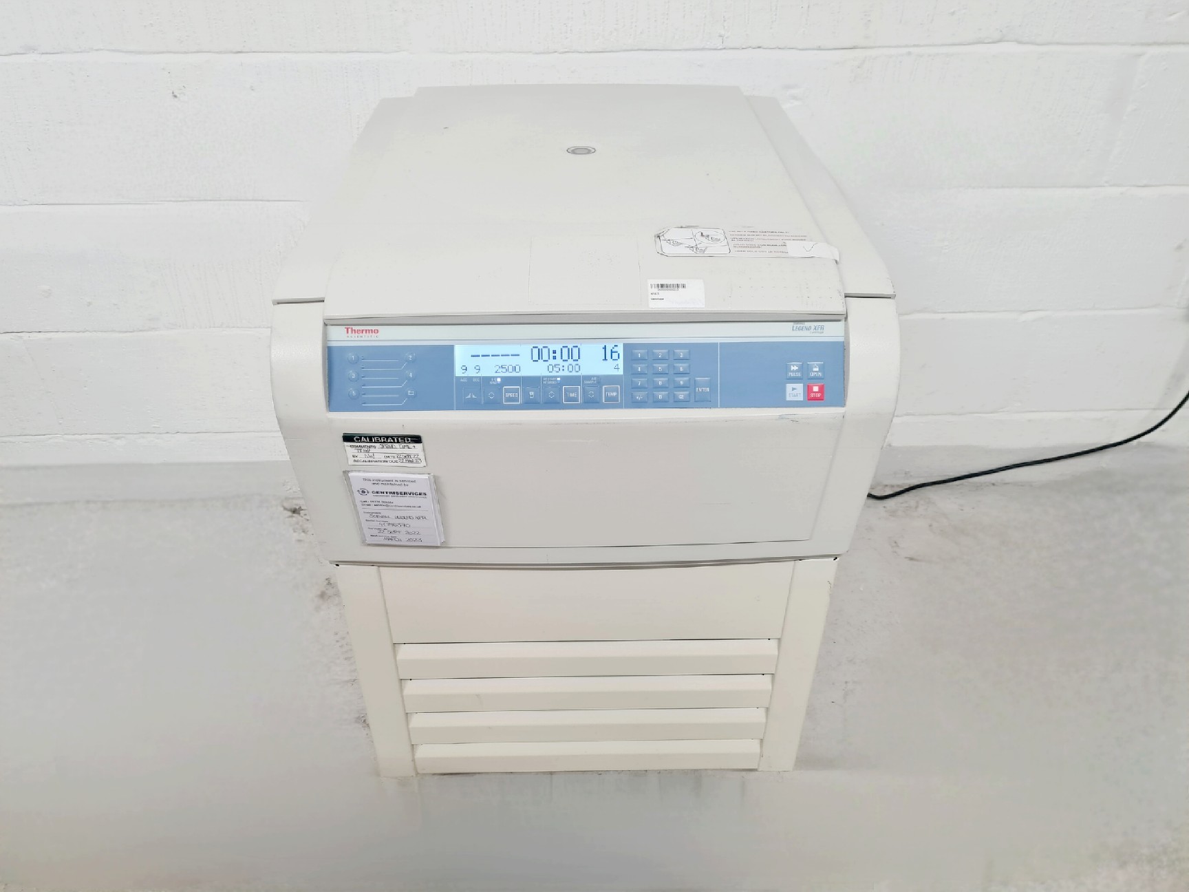 Image of Thermo Scientific Sorvall Legend XFR Centrifuge With 4700rpm Rotor ab