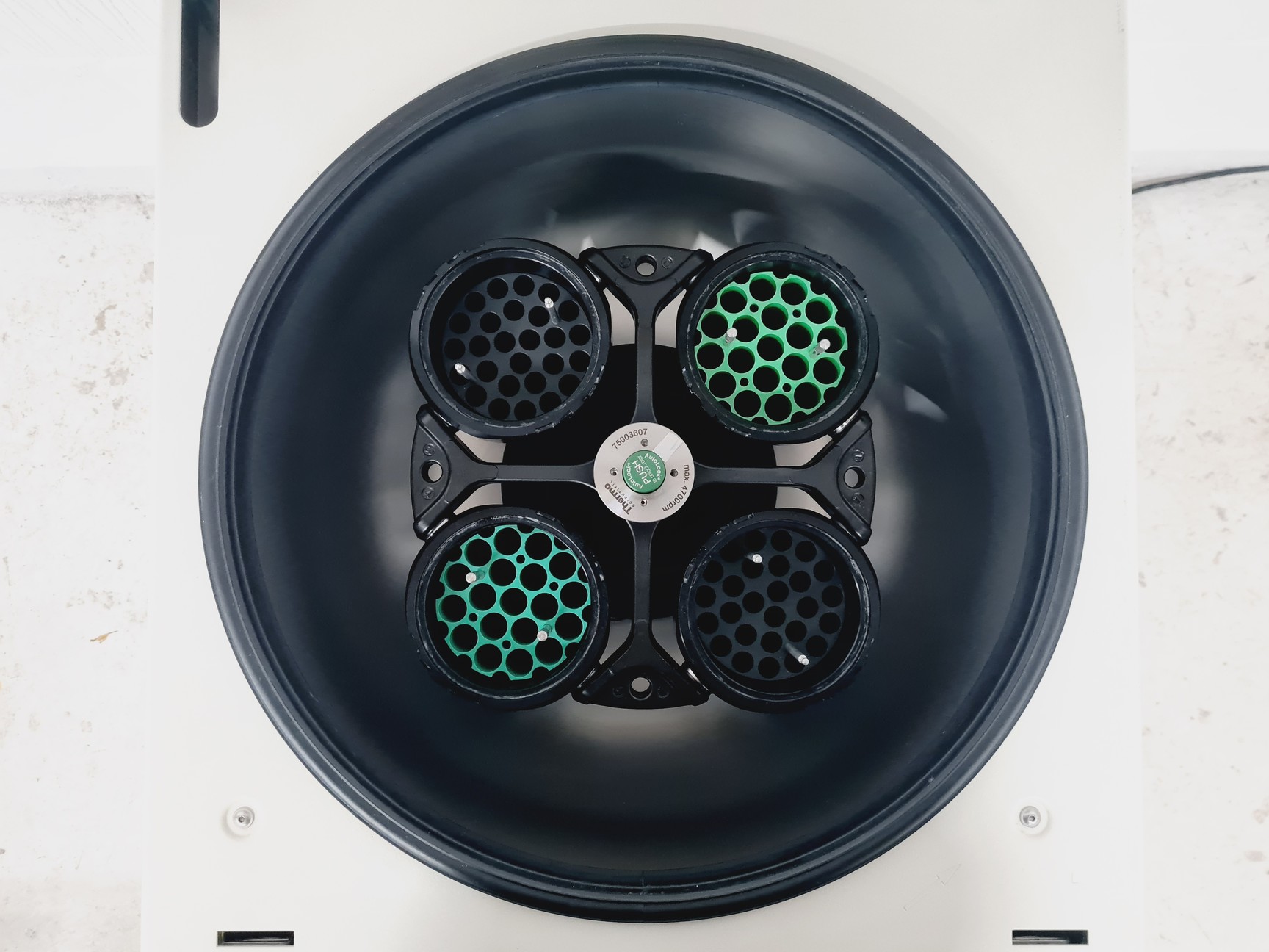 Image of Thermo Scientific Sorvall Legend XFR Centrifuge With 4700rpm Rotor ab