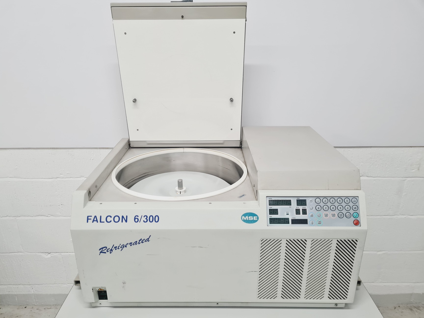 Image of MSE Falcon 6/300 Refrigerated Centrifuge Lab