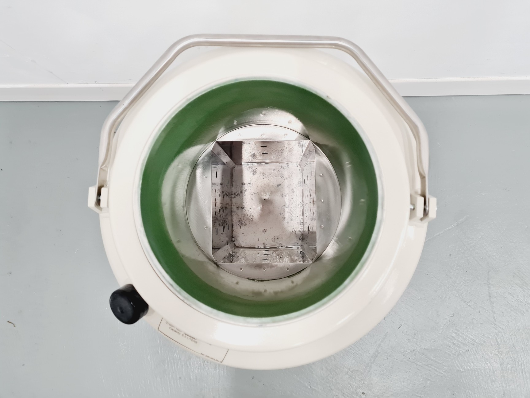 Image of MVE CryoShipper 8.5 ltr w/ ShipsLog 3 Temperature w/ Data Logger Lab