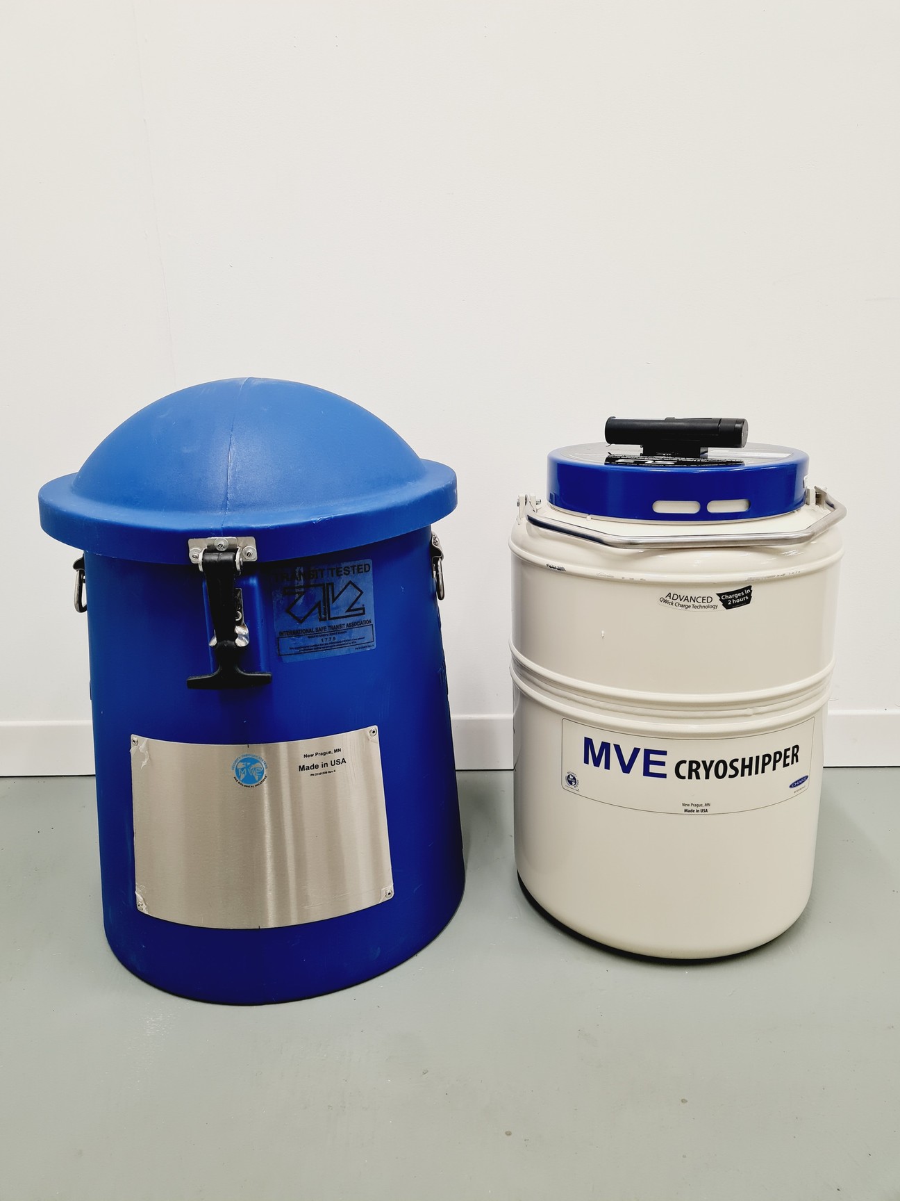 Image of  CryoShipper 8.5 ltr MVE with ShipsLog - 3 Temperature Data Logger Lab