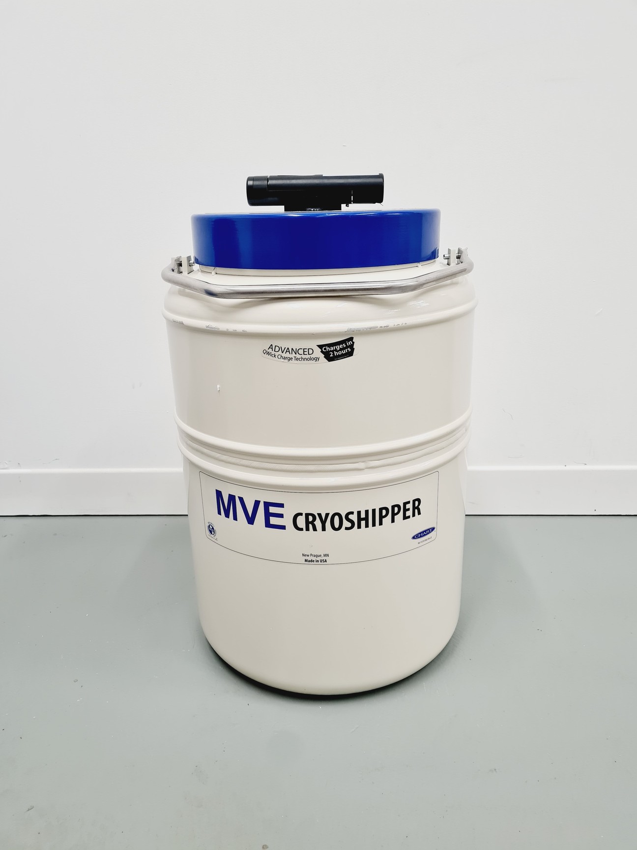 Image of  CryoShipper 8.5 ltr MVE with ShipsLog - 3 Temperature Data Logger Lab