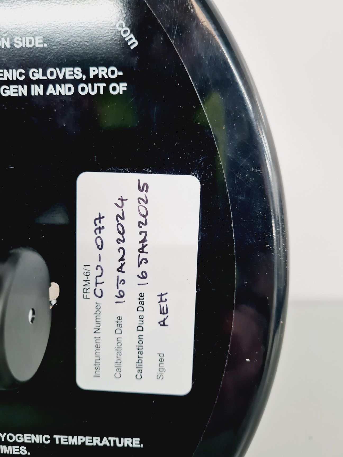 Image of MVE Cryo-Shipper Mini 5.9Ltr with ShipsLog 3 Temperature Data Logger Lab