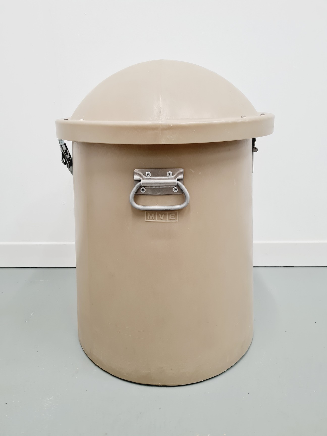 Image of MVE Cryo-Shipper Mini 5.9Ltr with ShipsLog 3 Temperature Data Logger Lab