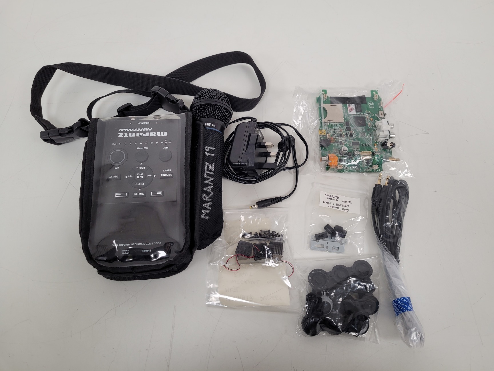 Image of Job Lot of IT & AV Equipment - Marantz, Extreme Networks, Elmo, Epson 