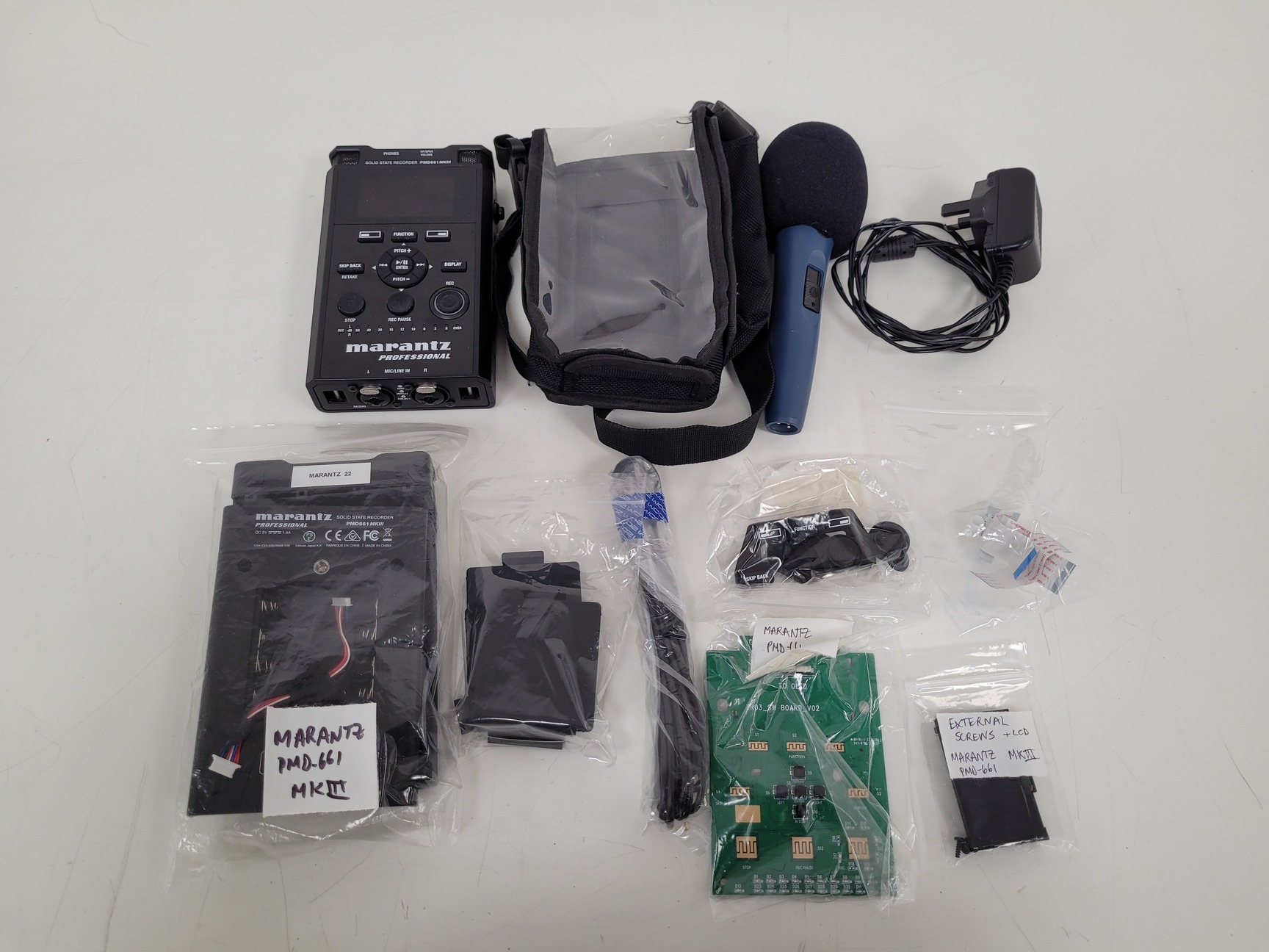 Image of Job Lot of IT & AV Equipment - Marantz, Extreme Networks, Elmo, Epson 