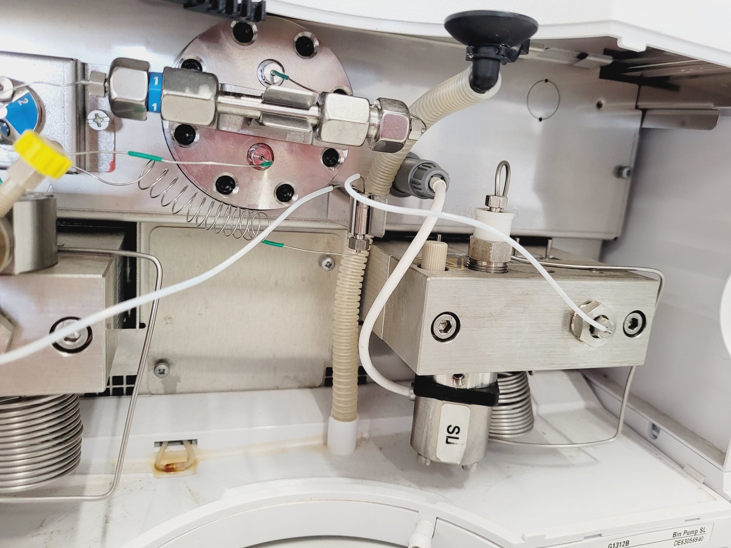 Agilent Technologies Series 1200 HPLC G1312B Binary Pump