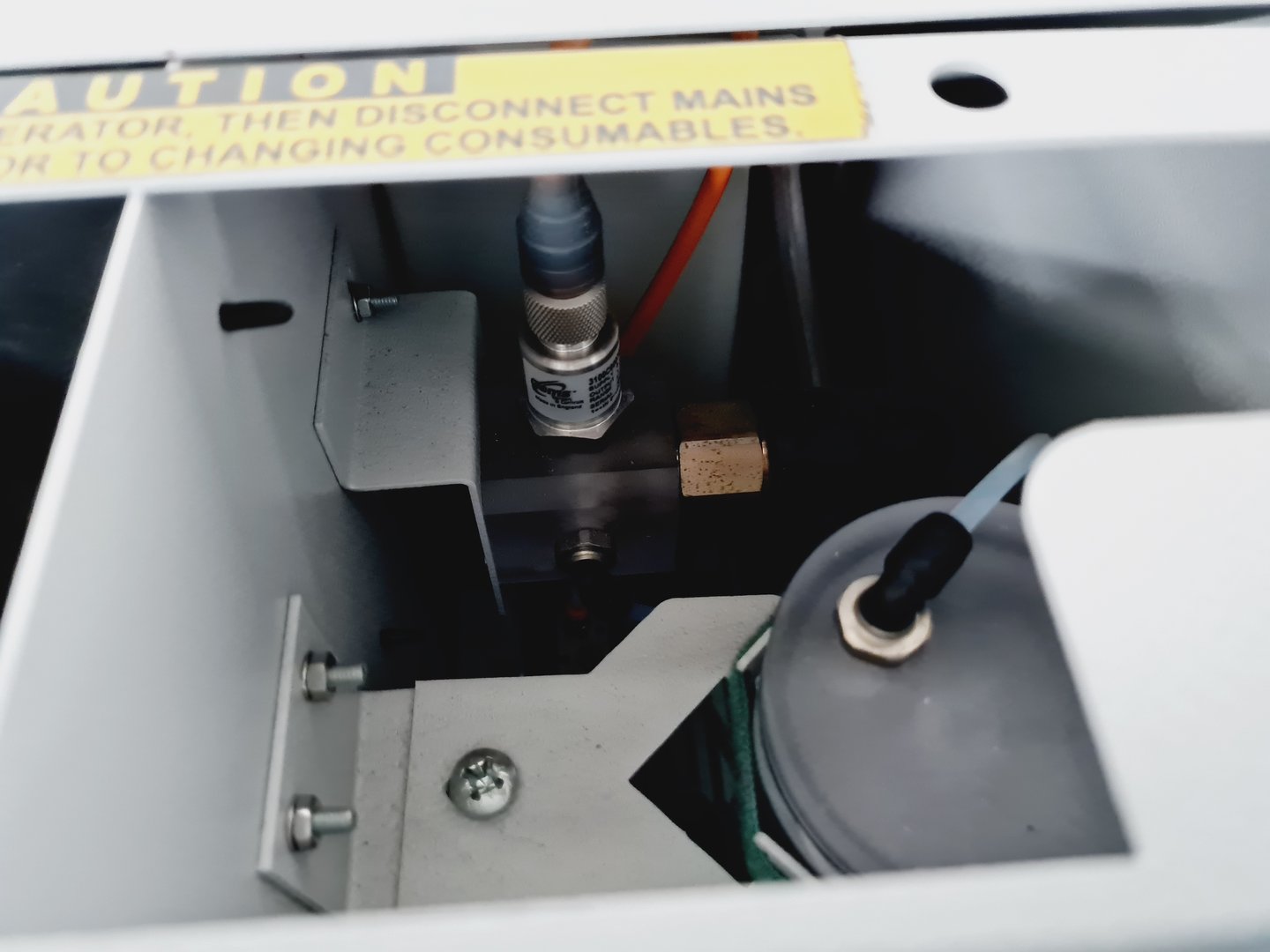 Image of PEAK Scientific Hydrogen Gas Generator PH600 Lab