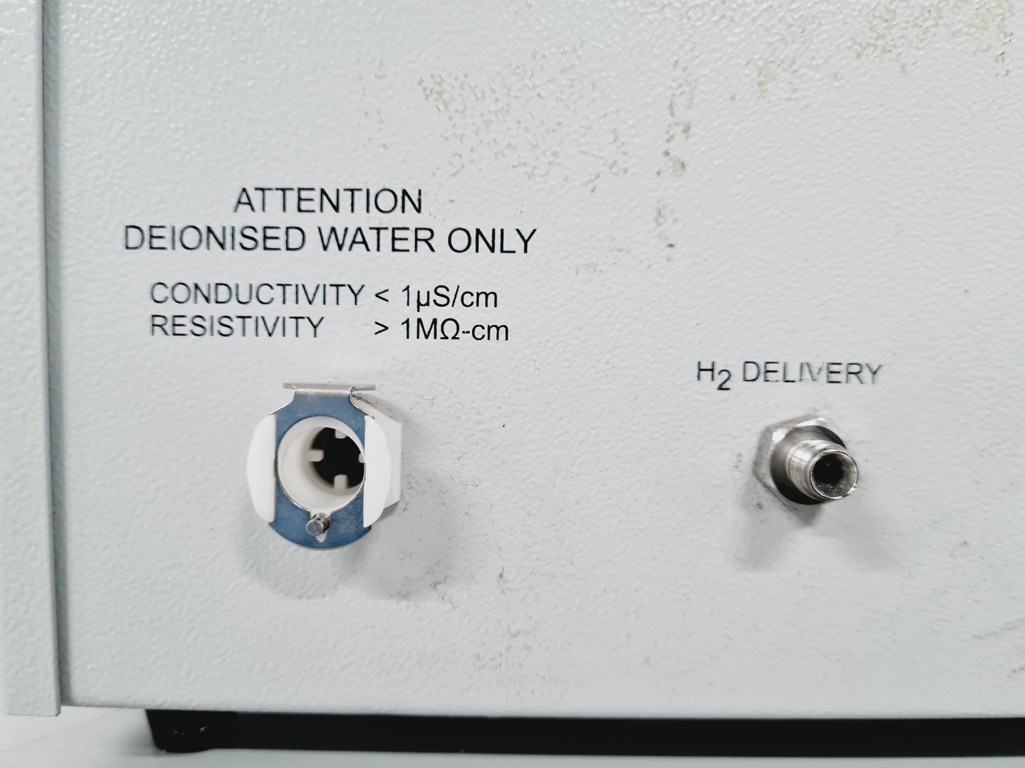 Image of PEAK Scientific Hydrogen Gas Generator PH600 Lab