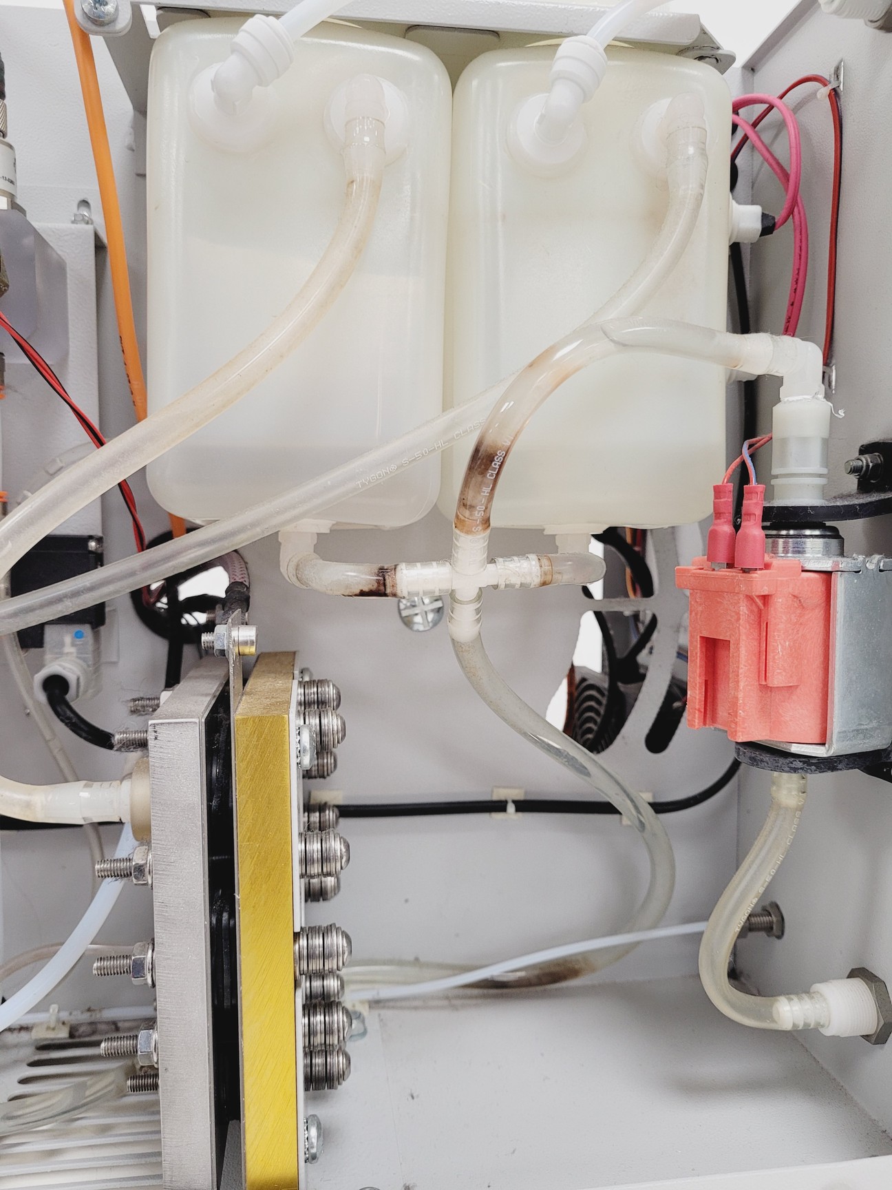 Image of PEAK Scientific Hydrogen Gas Generator PH600 Lab